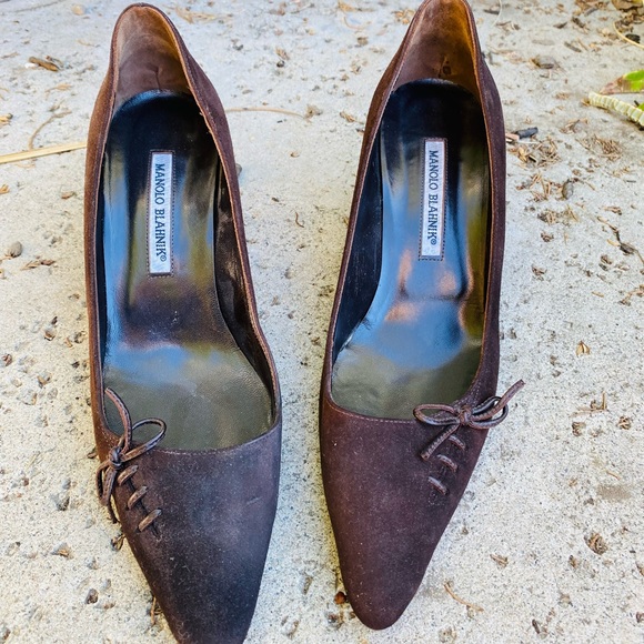Manolo Blahnik Dark Brown Suede Lace Up Bow Pumps - Picture 3 of 13